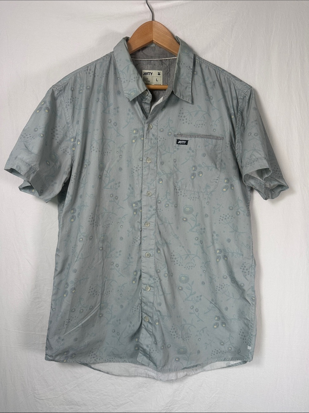 Jette Light Gray Short-Sleeve Button-Down Shirt with Subtle Botanical Print